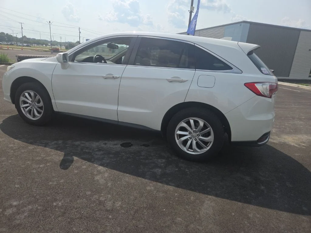 Used 2016  Acura Base image 9