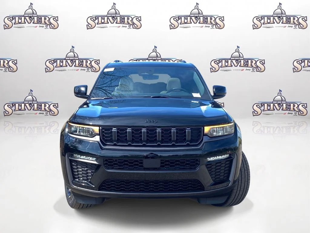 New 2026 Diamond Black Crystal Pearl-Coat Exterior Paint Jeep Limited image 2