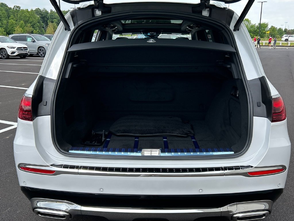 New 2026 MANUFAKTUR Moonlight White Metallic Mercedes-Benz Maybach GLS 600 image 47