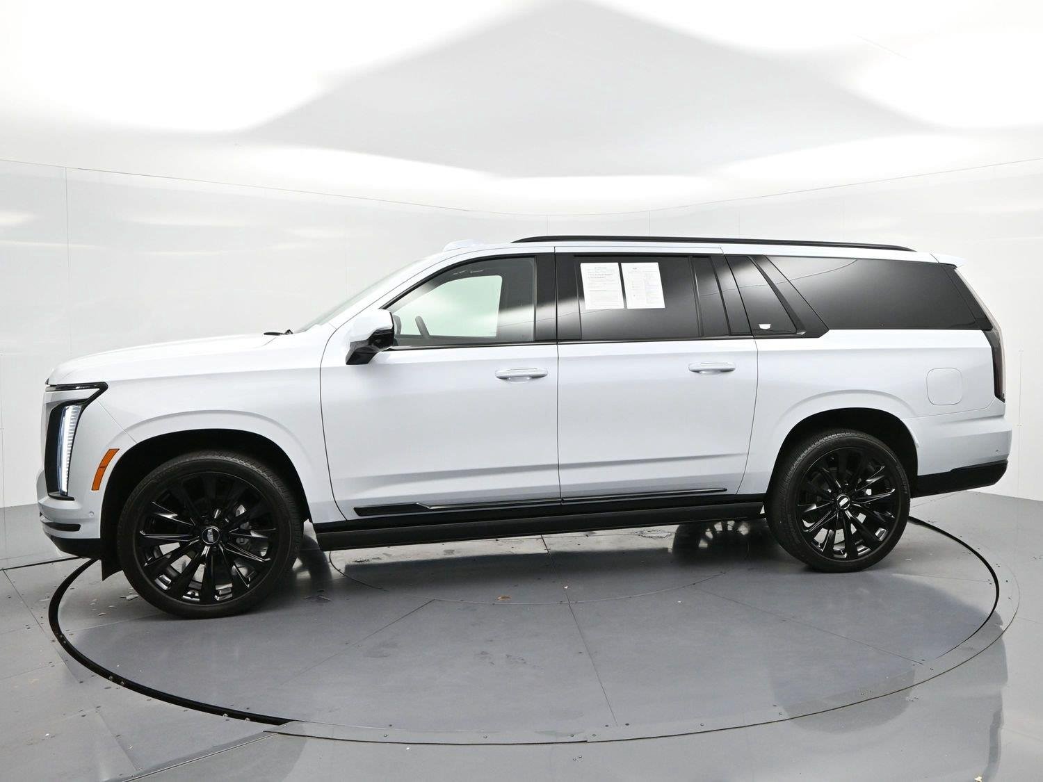 Used 2026 Vibrant White Tricoat Cadillac Platinum Sport image 4