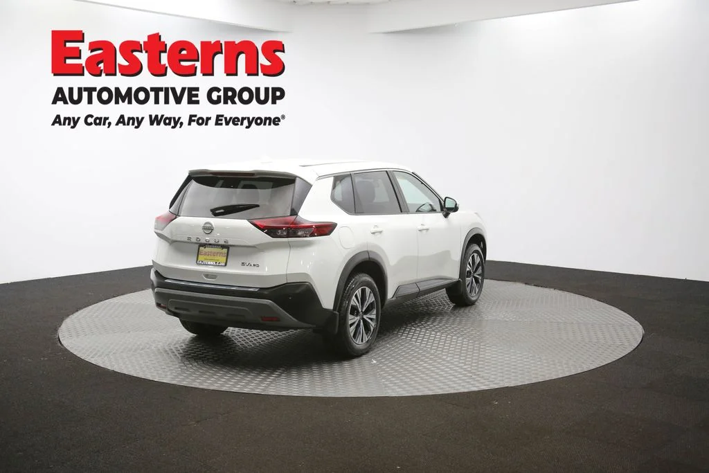 Used 2022 White Nissan SV image 38