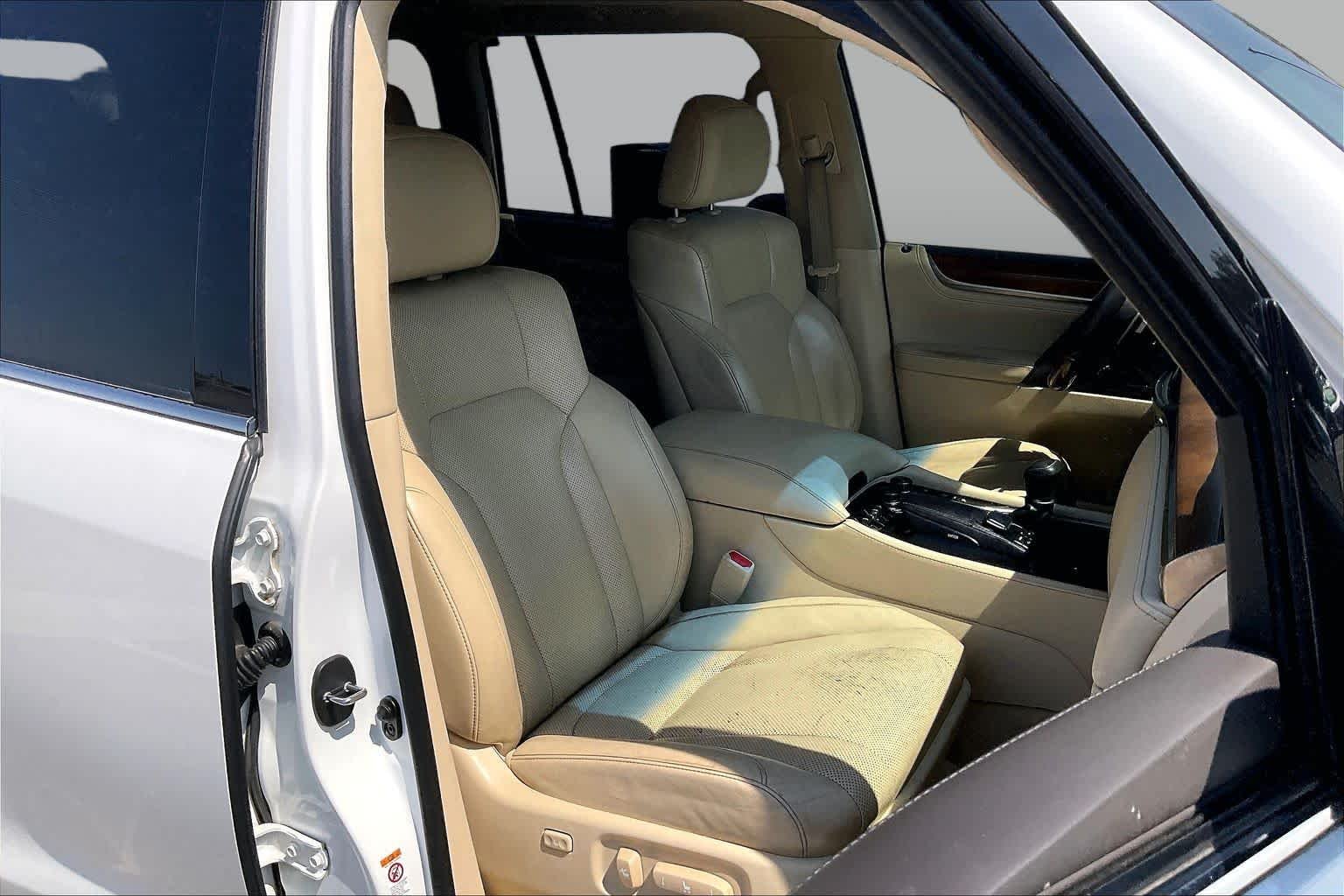 Used 2017 Starfire Pearl Lexus  image 9