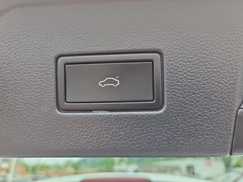 Used 2023  Volkswagen 3.6L V6 SE w/Technology image 12