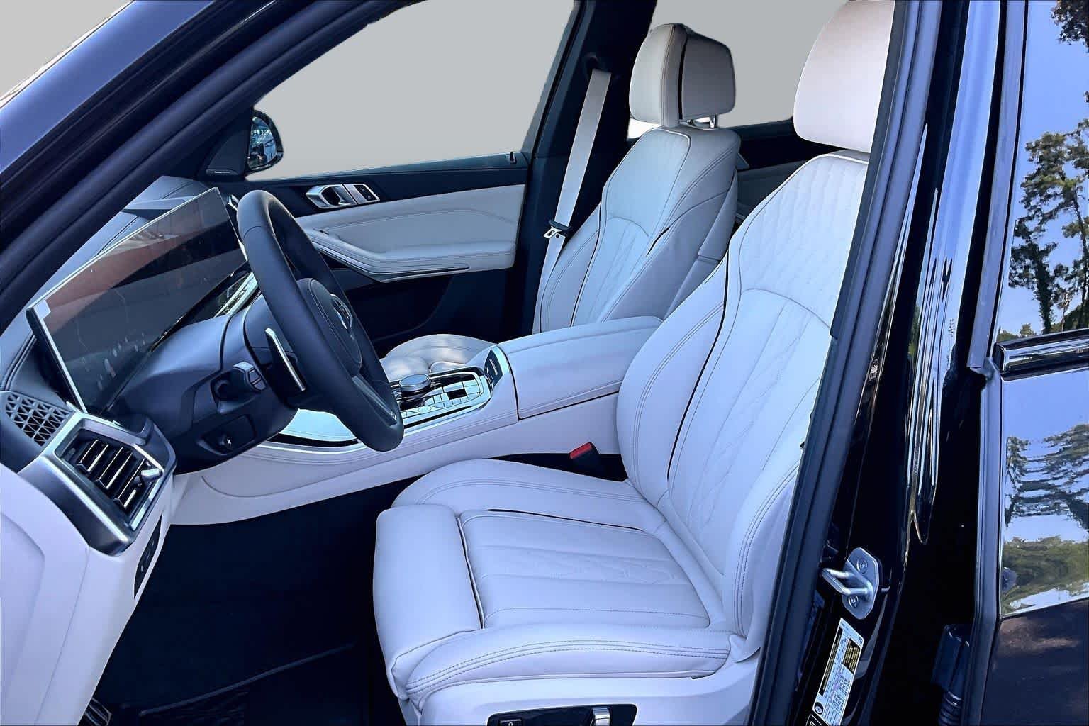 New 2026 Black Sapphire Metallic BMW xDrive40i image 9