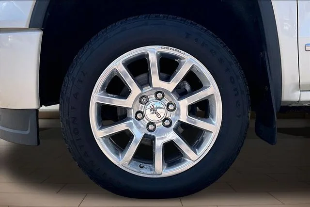 Used 2015 White GMC Denali image 9