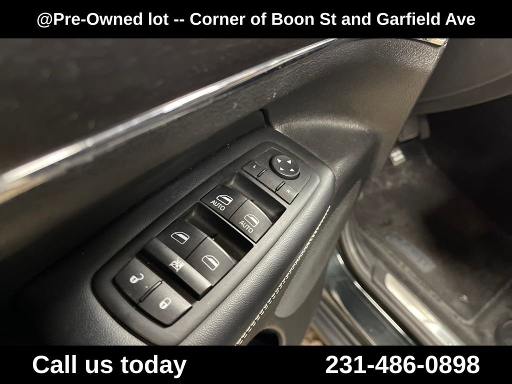 Used 2015 Green Jeep Limited image 16