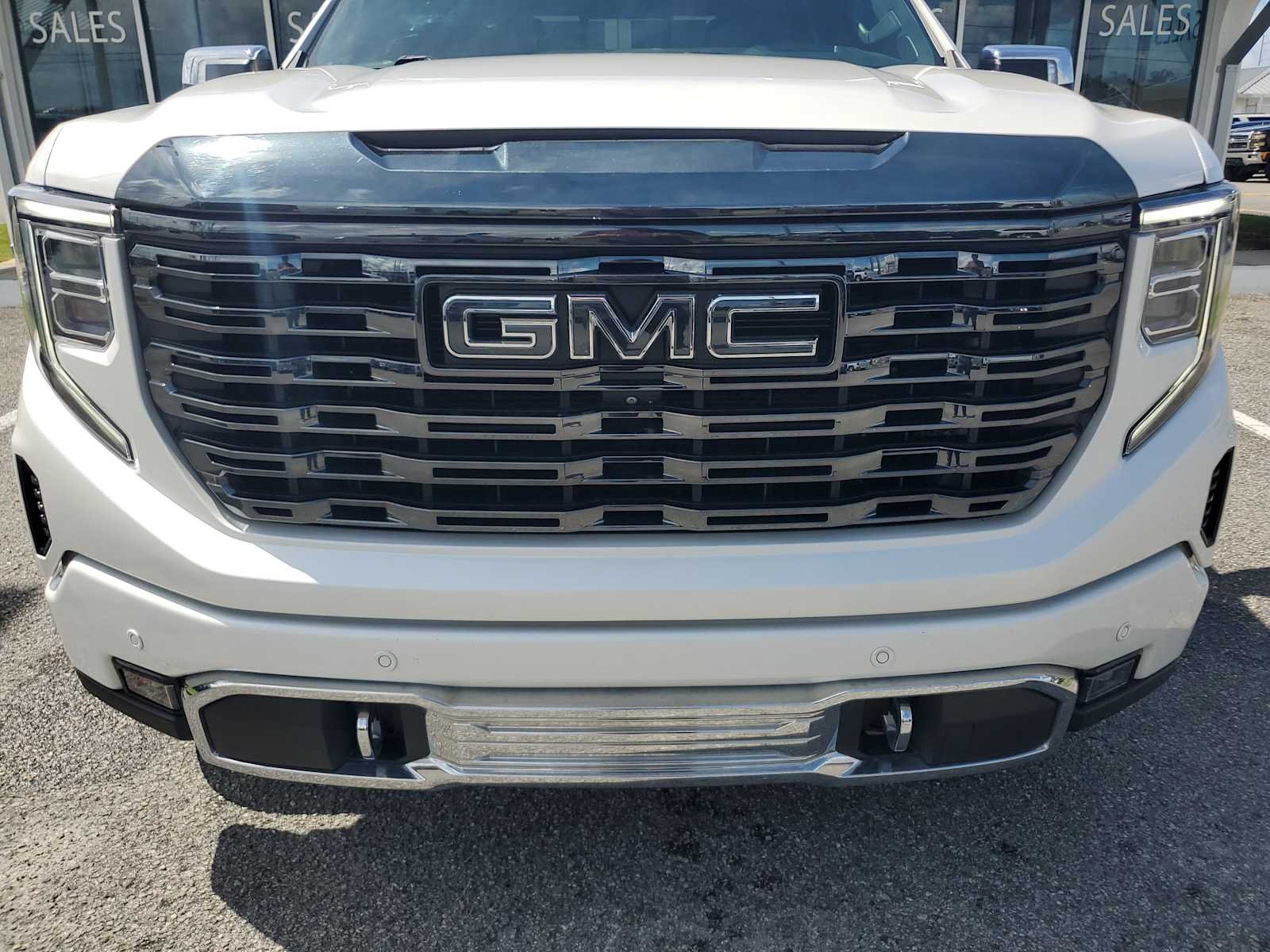 Used 2023 White Frost Tricoat GMC Denali Ultimate image 11
