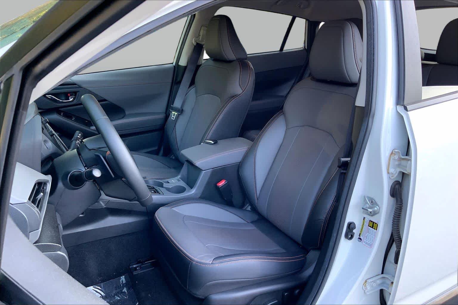 Used 2025 Crystal White Pearl Subaru Limited image 7