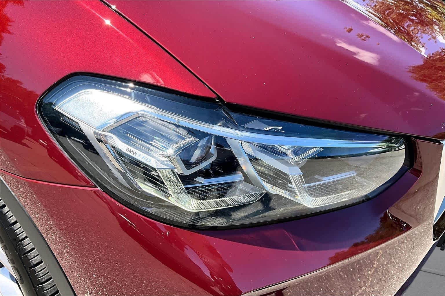 Used 2022 Aventurin Red Metallic BMW xDrive30i image 26