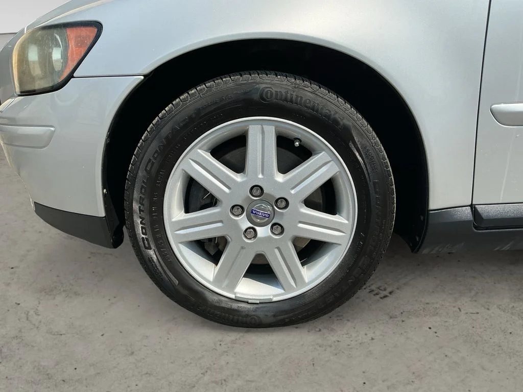 Used 2007 Silver Volvo 2.4i image 9