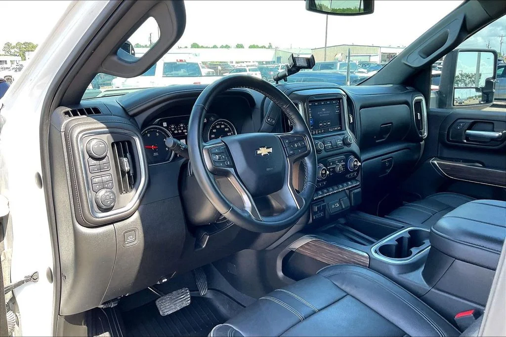 Used 2023 White Chevrolet High Country image 13