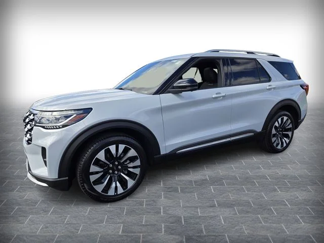 Used 2025 White Ford Platinum image 3
