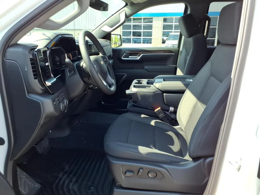 New 2026 Summit White Chevrolet LT (2FL) image 7