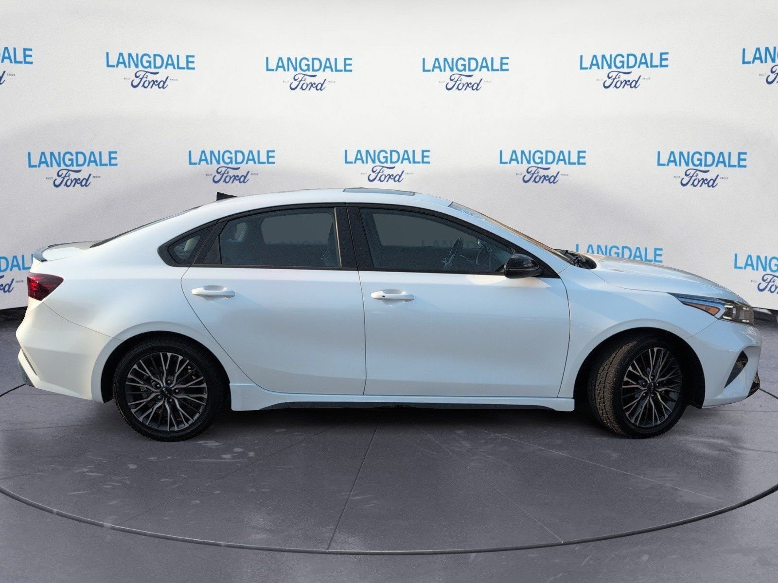 Used 2024 Snow White Pearl Kia GT-Line image 3