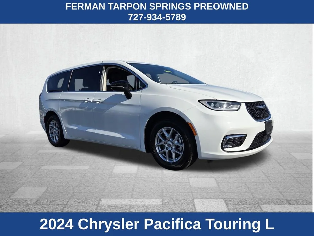 2024 Chrysler Pacifica Touring L's photo