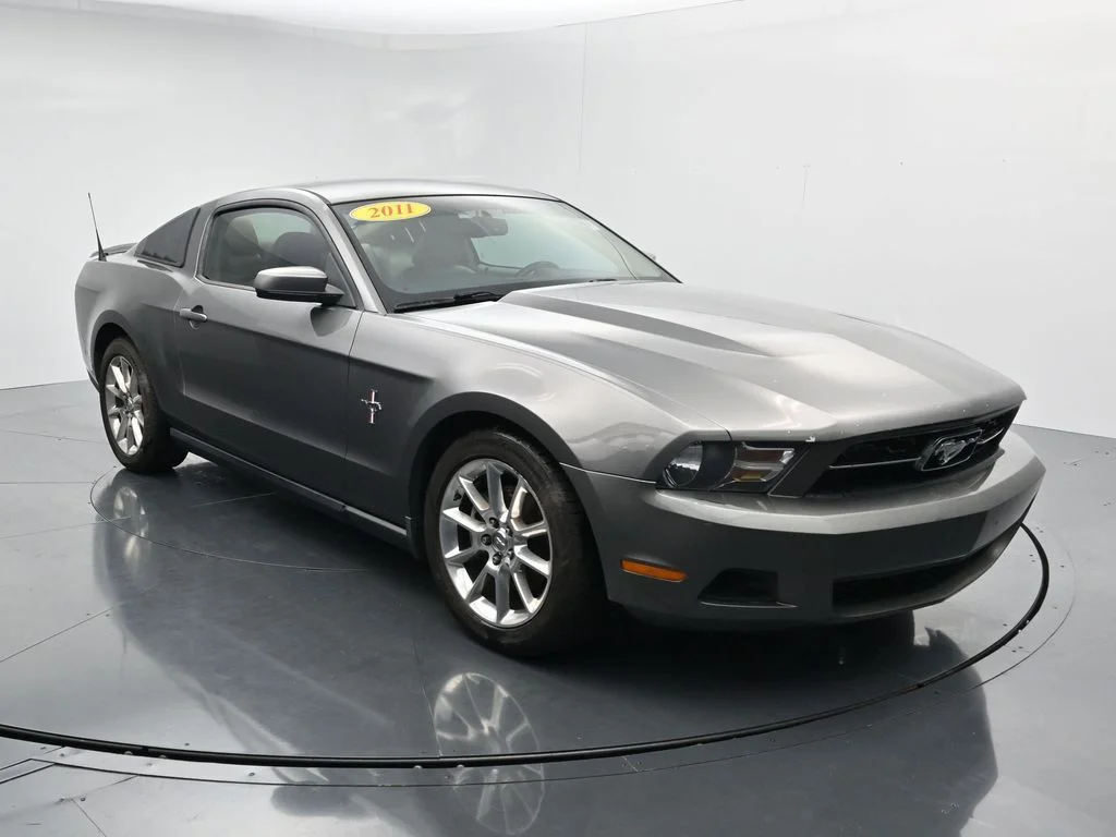Used 2011  Ford V6 Premium image 1