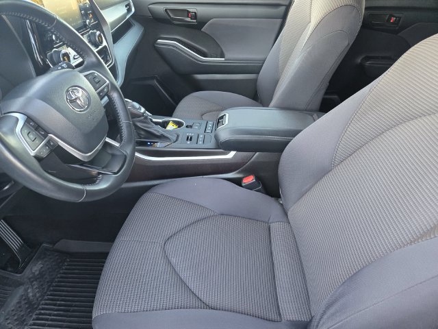 Used 2022 Silver Toyota LE image 15