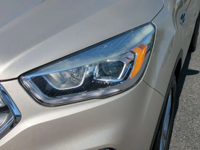 Used 2017 Gold Ford SE image 9