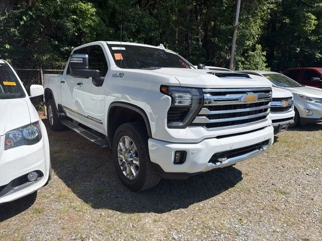 Used 2024 White Chevrolet High Country image 6