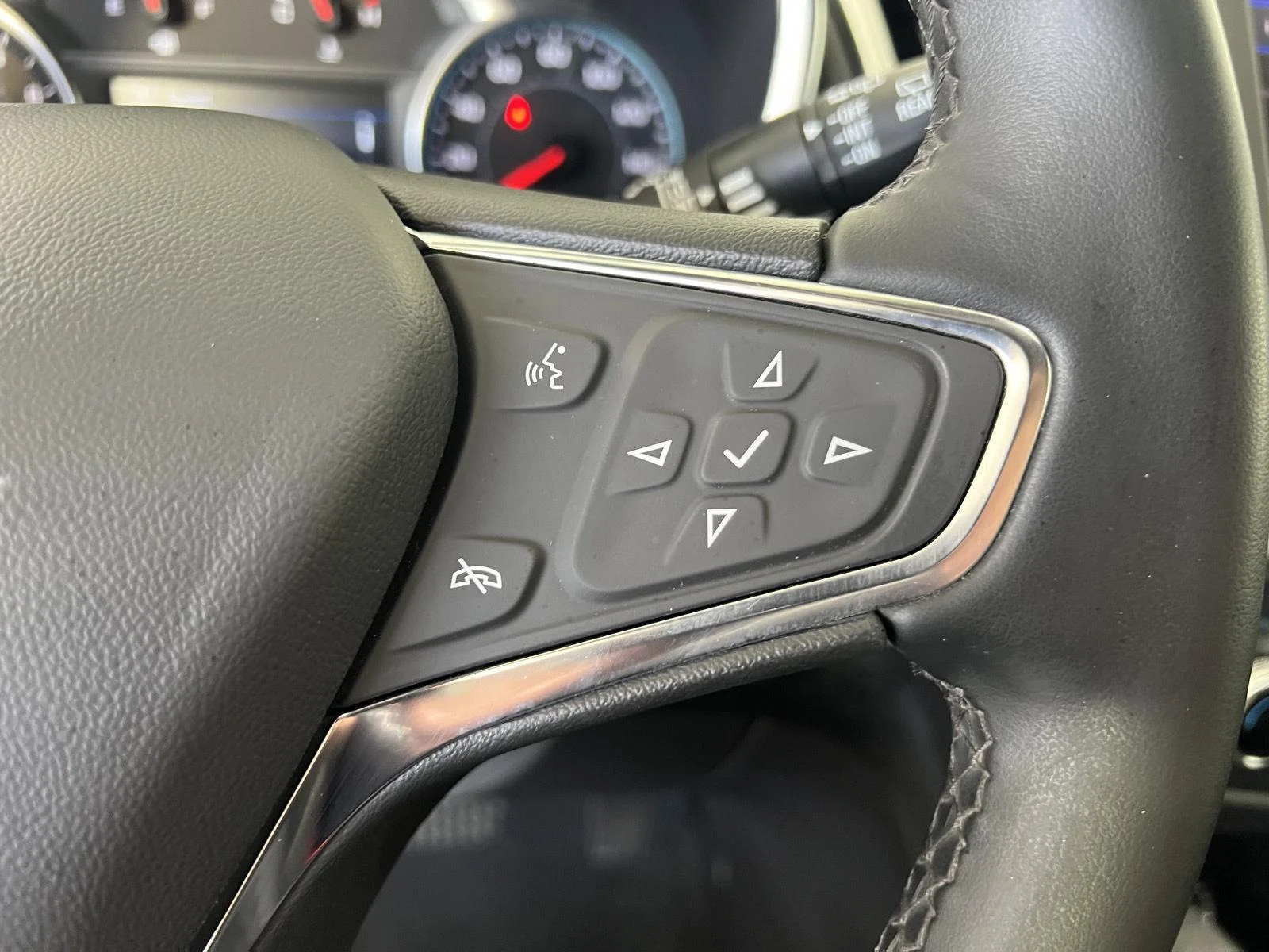 Used 2024 Radiant Red Tintcoat Chevrolet LT image 9