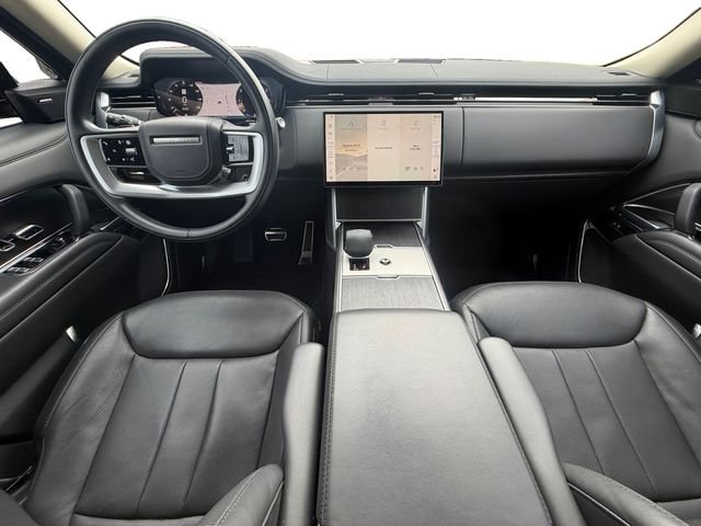 Used 2024  Land Rover SE image 12