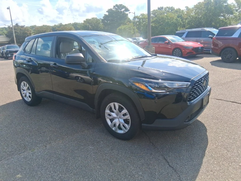 Used 2025 Black Toyota L image 3