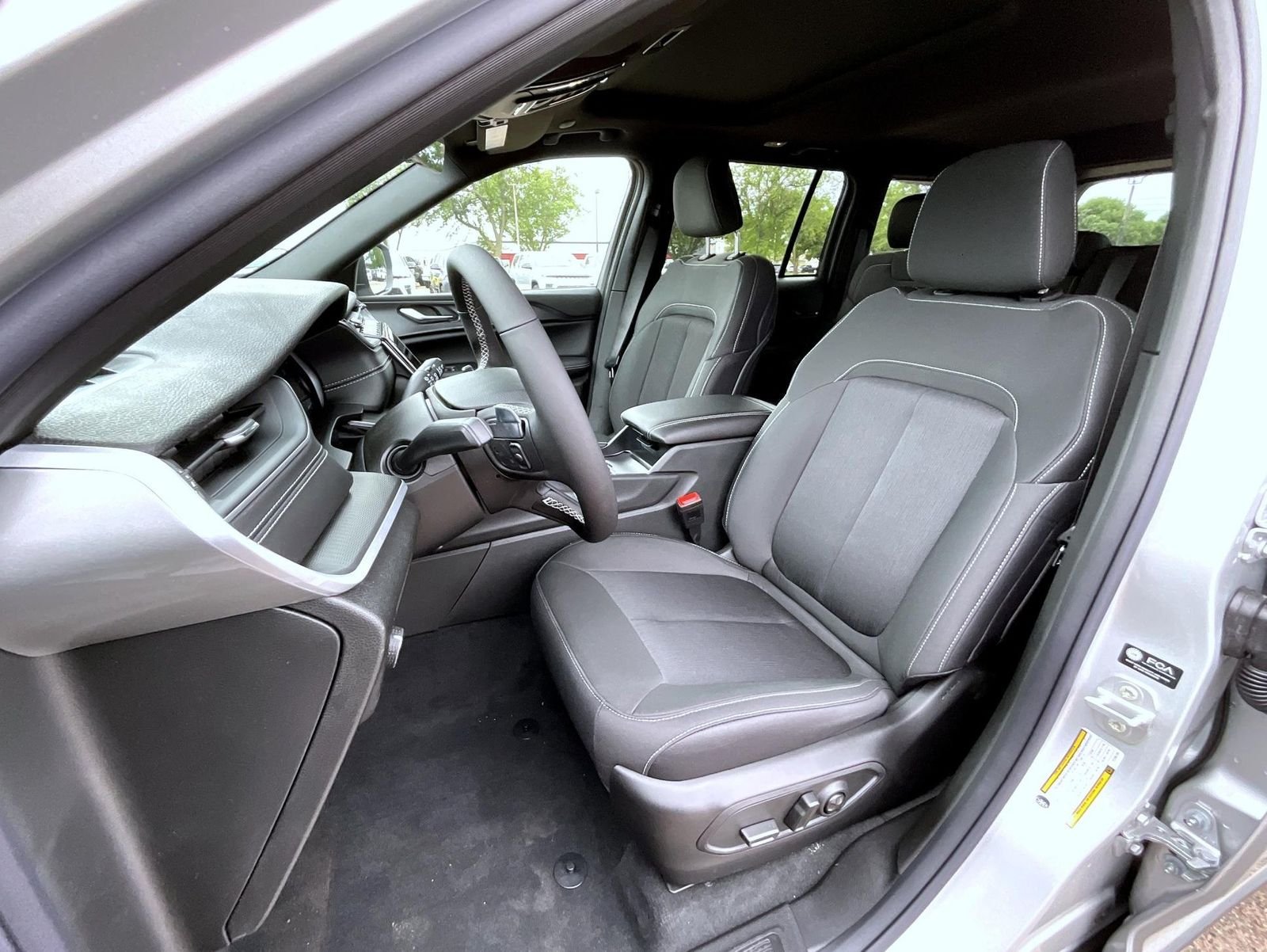 New 2026 Silver Zynith Exterior Paint Jeep Laredo X image 11