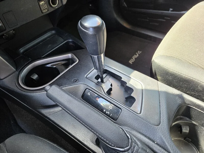 Used 2017 White Toyota LE image 19