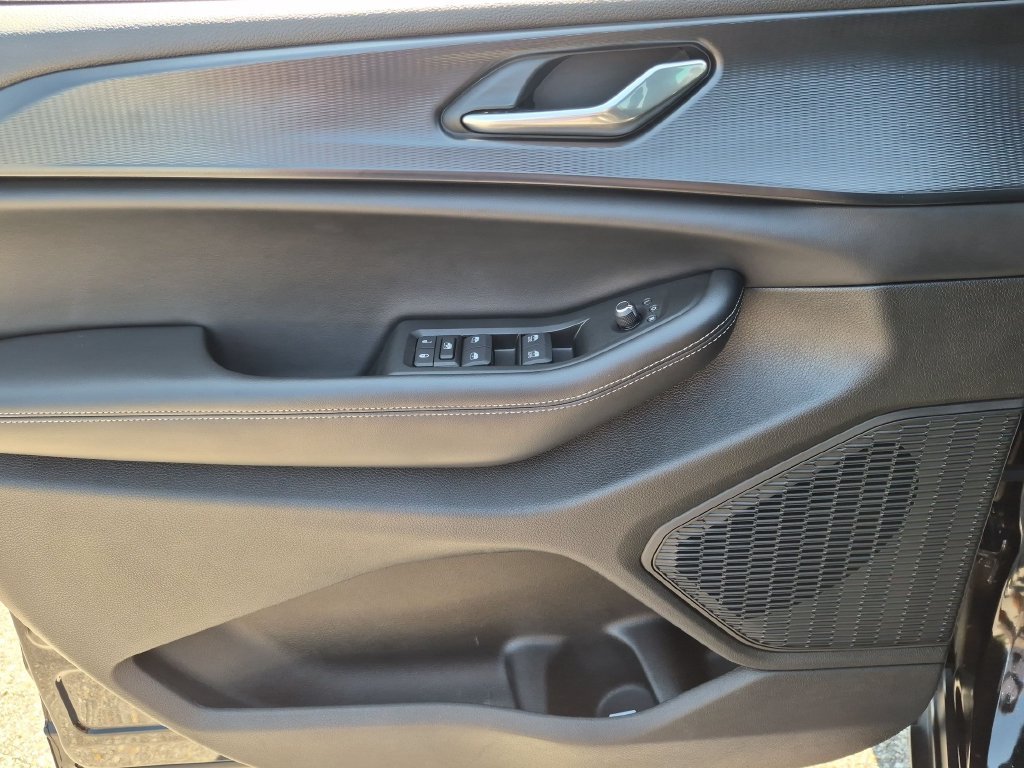 Used 2025 Black Jeep Altitude X image 28