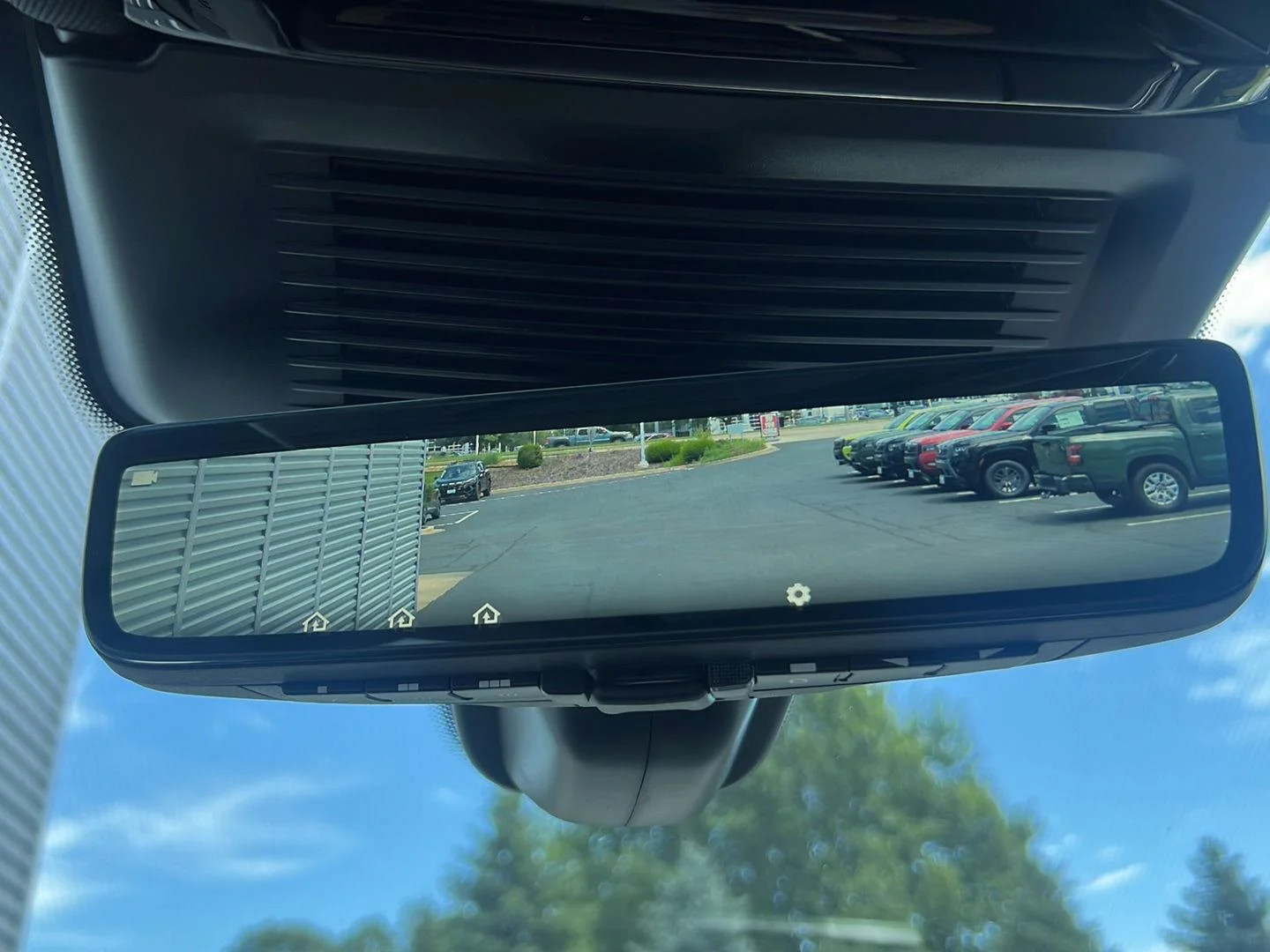 New 2026 Fuji White Land Rover Dynamic SE image 21