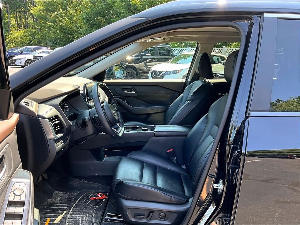 Used 2022 Black Nissan SV image 7