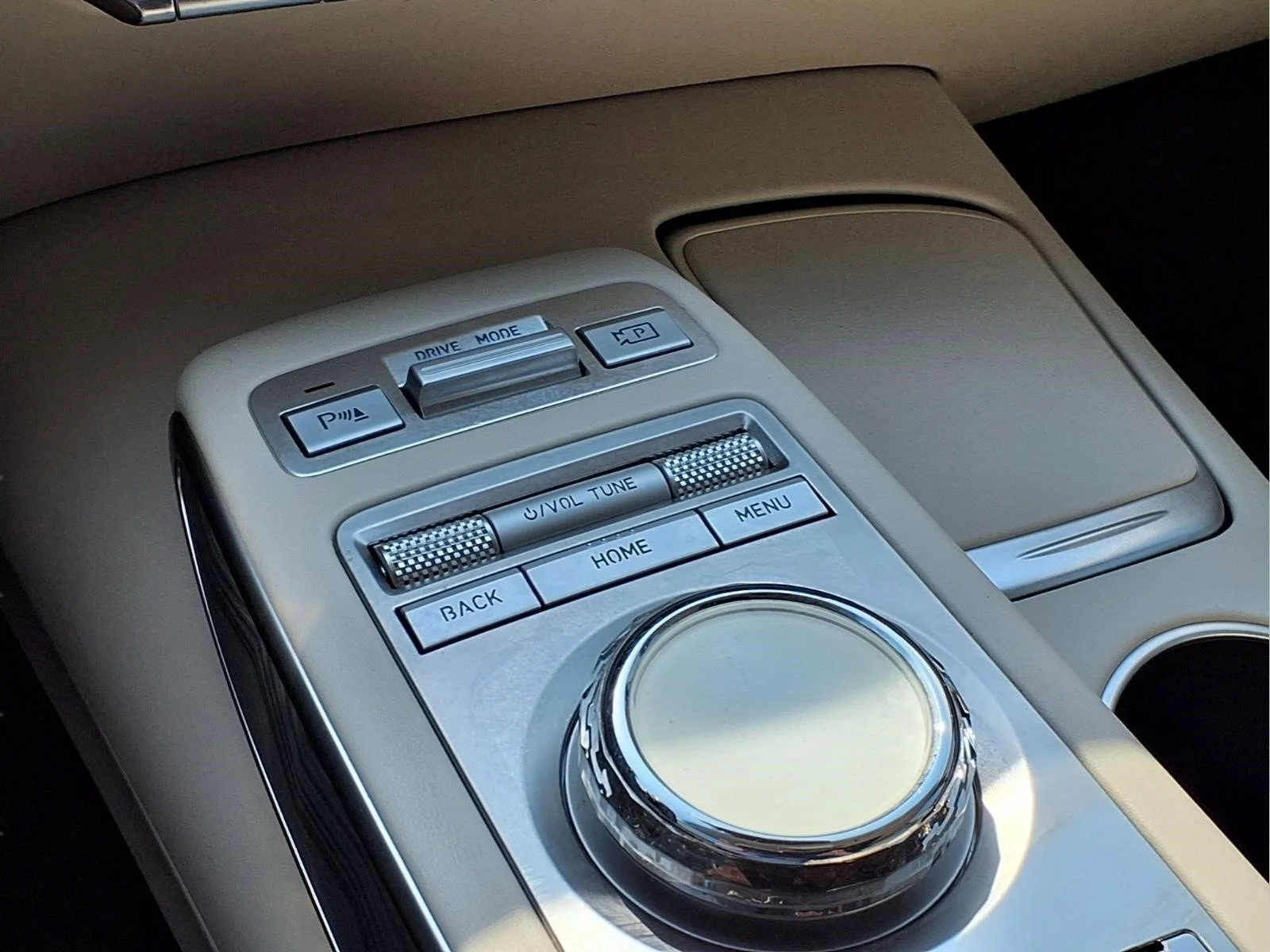 2024 GENESIS GV70 Standard - Photo 16