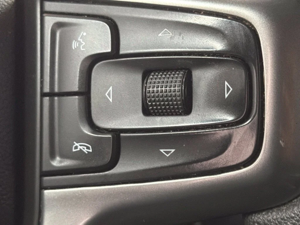 Used 2022 Summit White Chevrolet Custom image 19