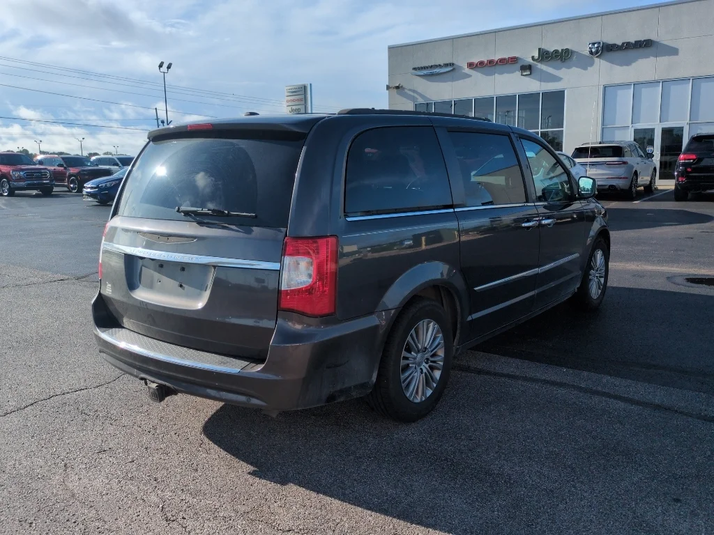 Used 2016 Granite Crystal Metallic Clearcoat Chrysler Touring-L Anniversary Edition image 6