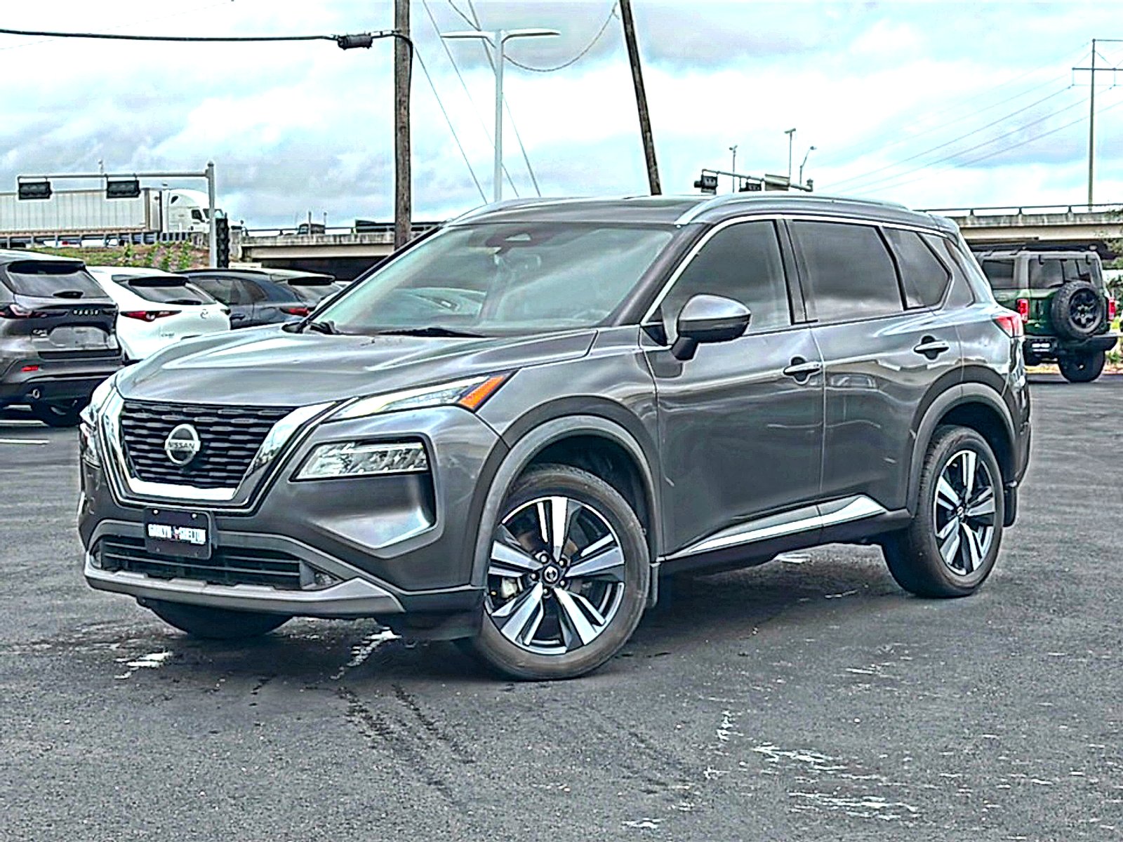 Used 2021 Gun Metallic Nissan SL FWD image 2
