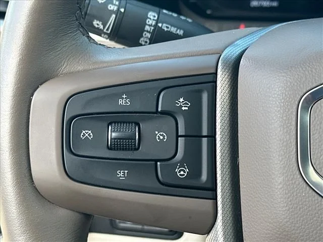 Used 2024 White GMC Denali image 28