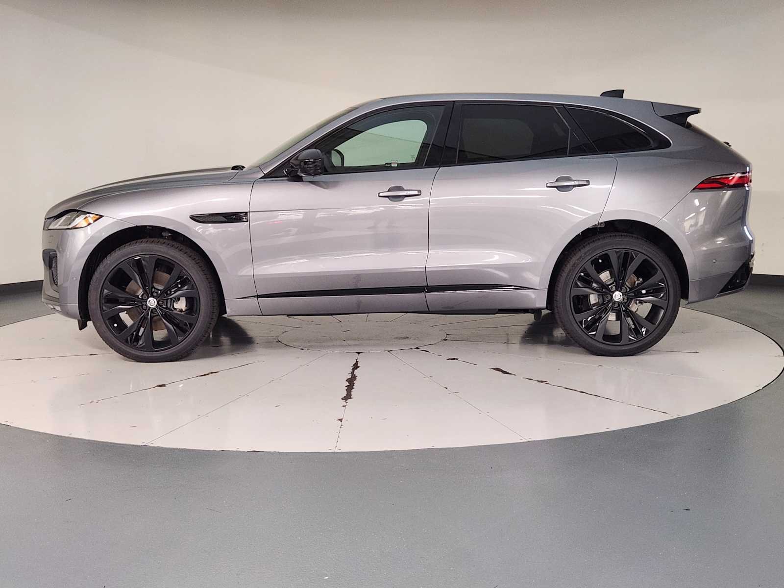 New 2026 Eiger Grey Jaguar R-Dynamic S image 5