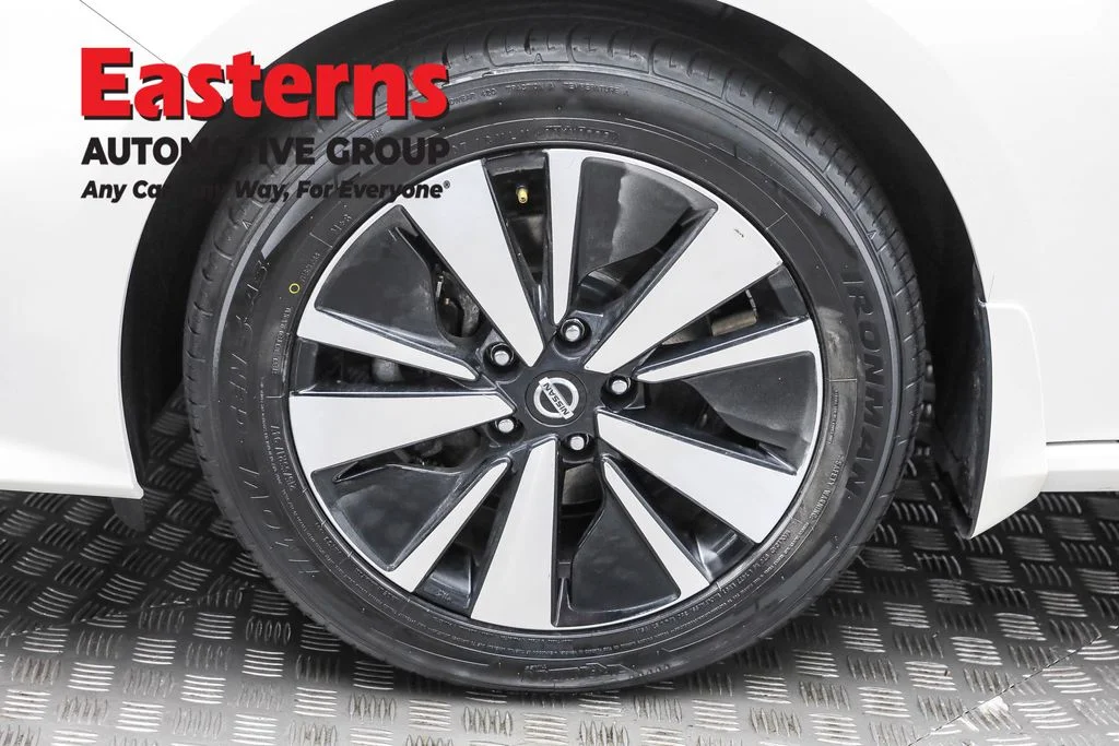 Used 2022 White Nissan 2.5 SL image 31