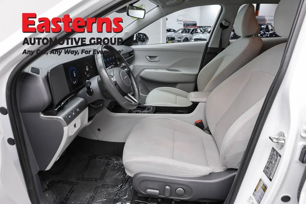 Used 2024 White Hyundai SEL image 13