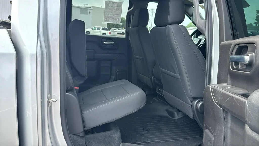 Used 2020 SILVER ICE METALLIC Chevrolet LT image 16