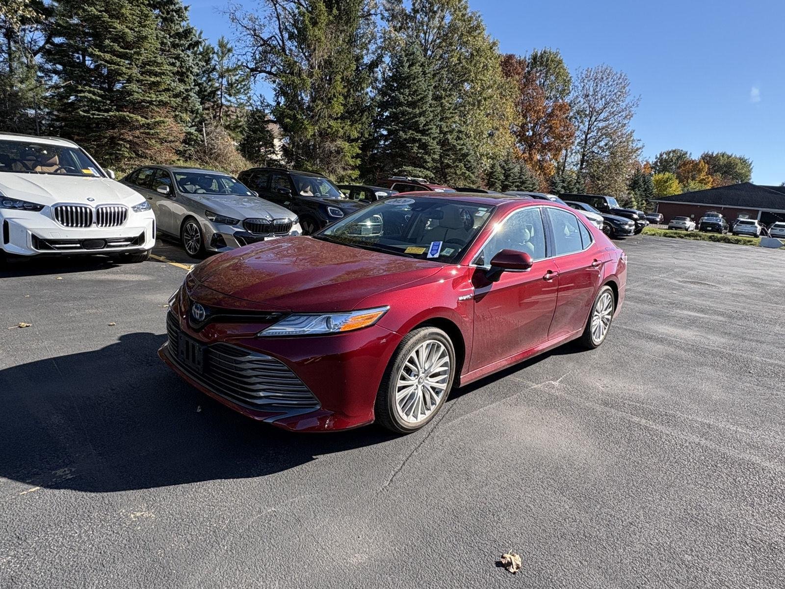 Used 2020 Ruby Flare Pearl Toyota XLE image 3