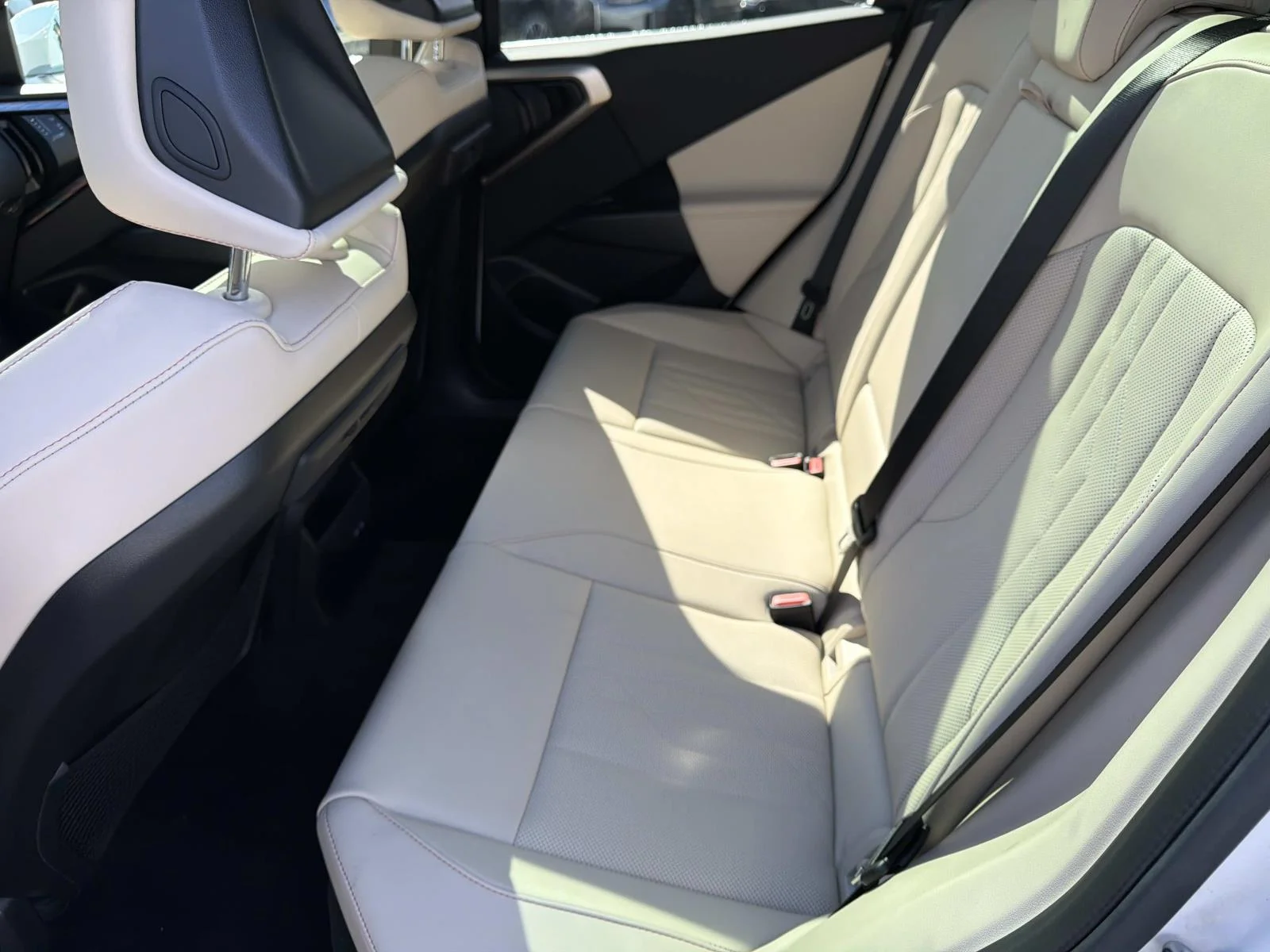 Used 2025 Alpine White BMW 30 xDrive Sports Activity Vehicle image 11
