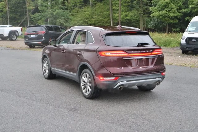 Used 2019 Red Lincoln Select image 5