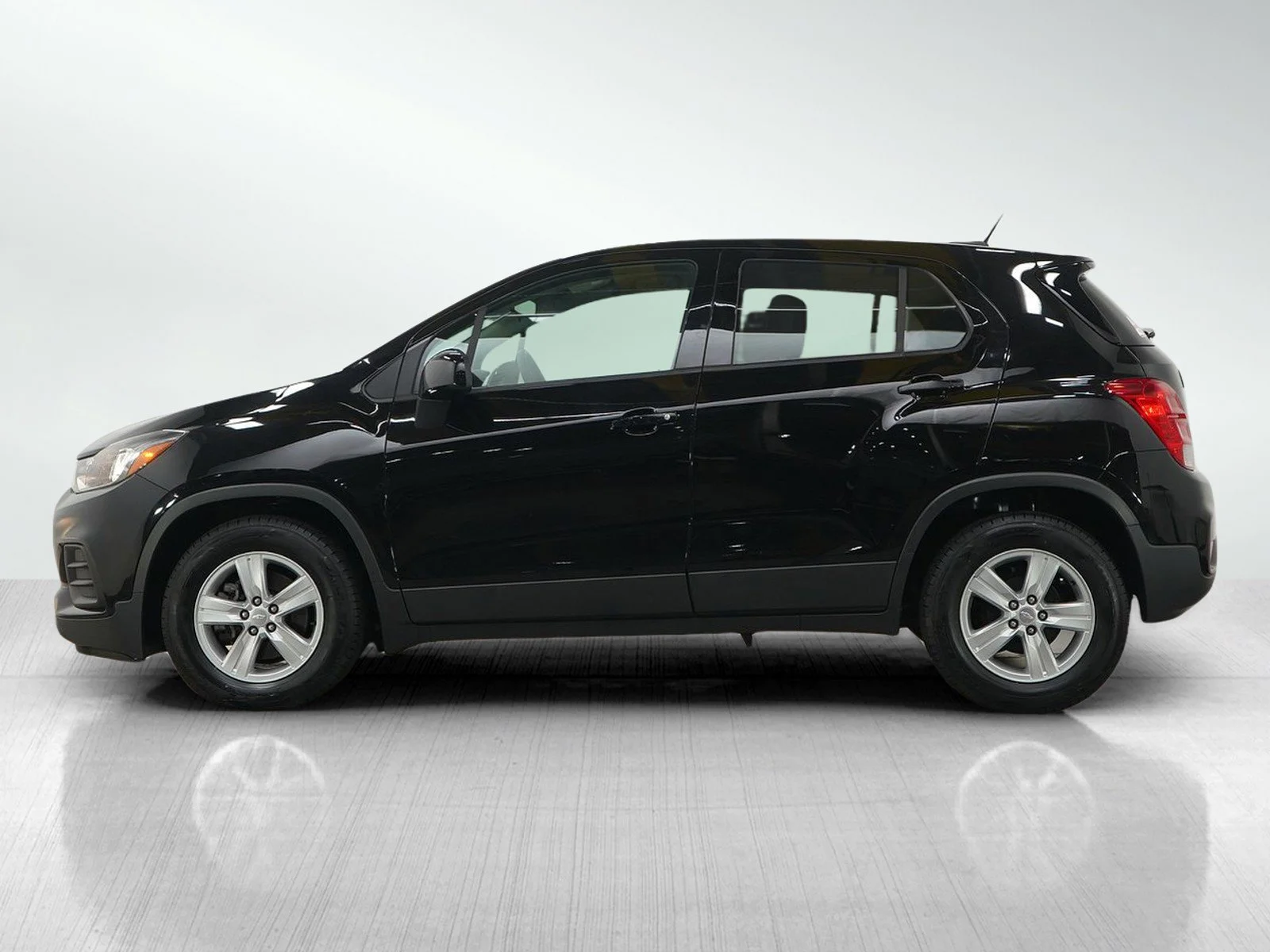 Used 2020 Chevrolet Trax LS with VIN 3GNCJKSB2LL114617 for sale in Roseville, Minnesota