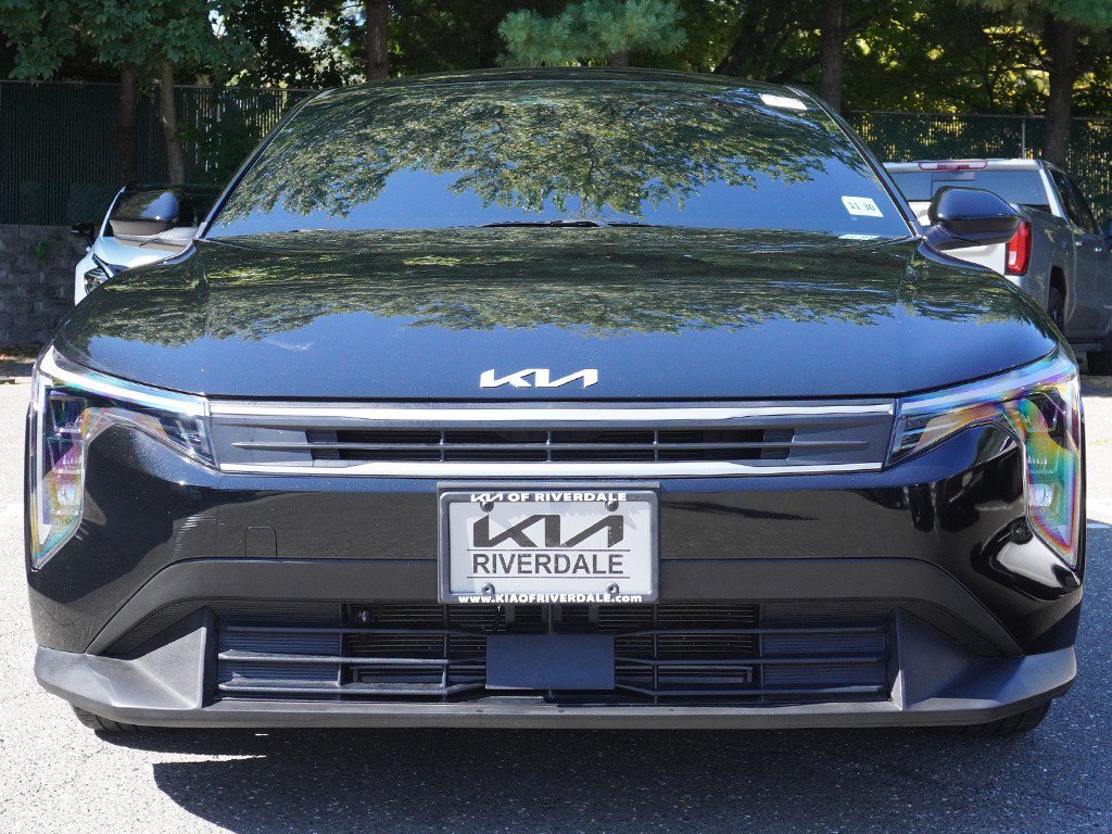 Used 2025 Black Kia LXS image 9