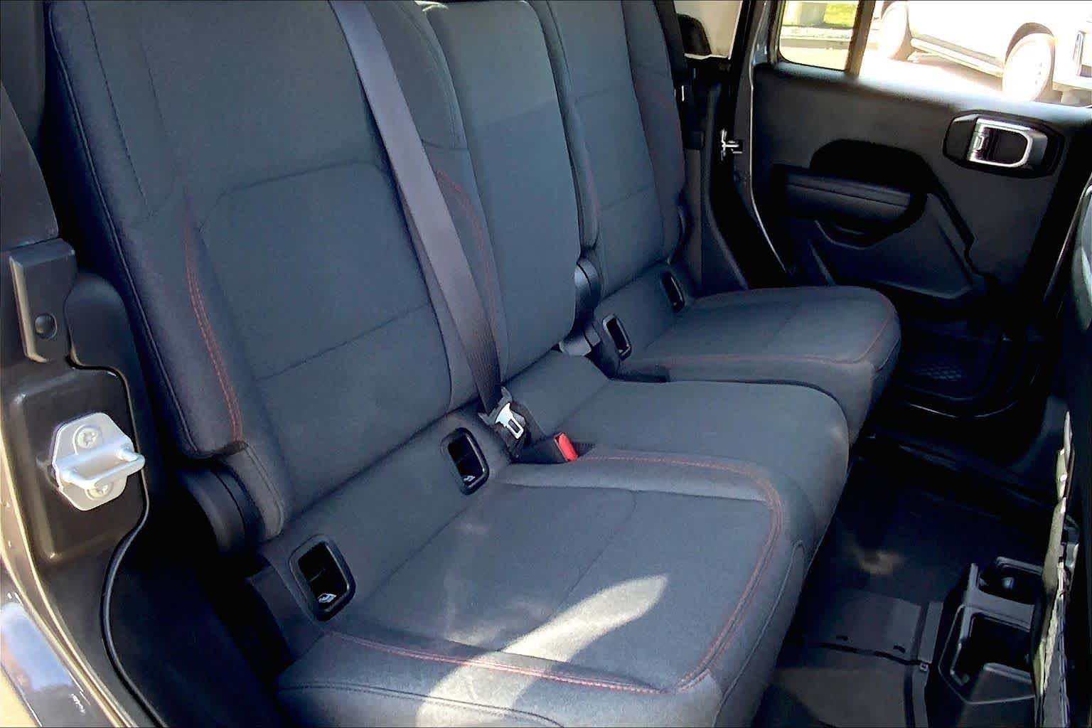 Used 2025 Granite Crystal Metallic Clearcoat Jeep Rubicon image 18