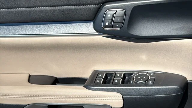 Used 2024 Silver Ford Lariat image 22