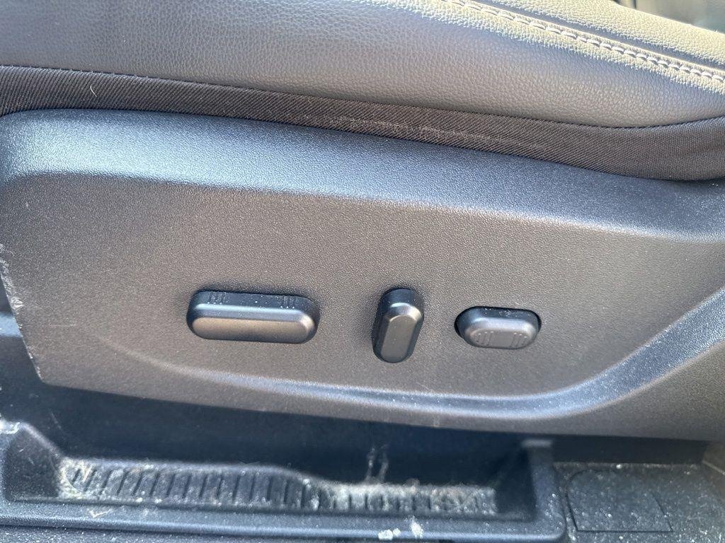 Used 2019 Black Metallic Ford SEL image 9