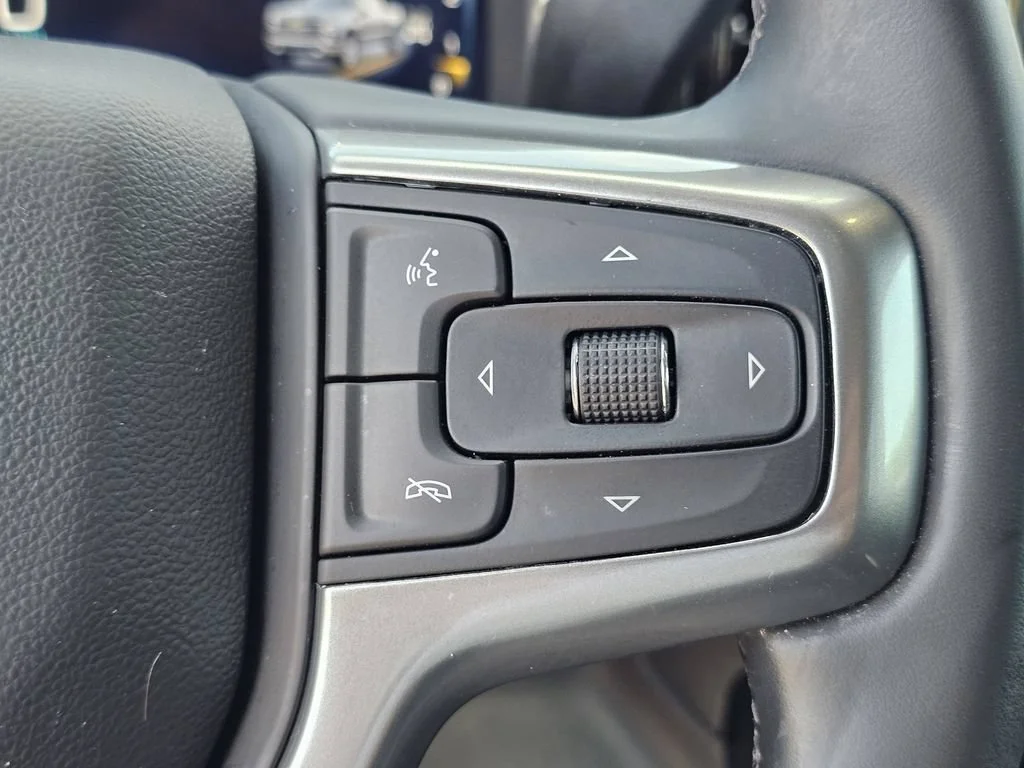 Used 2025 Cypress Gray Chevrolet LT image 21