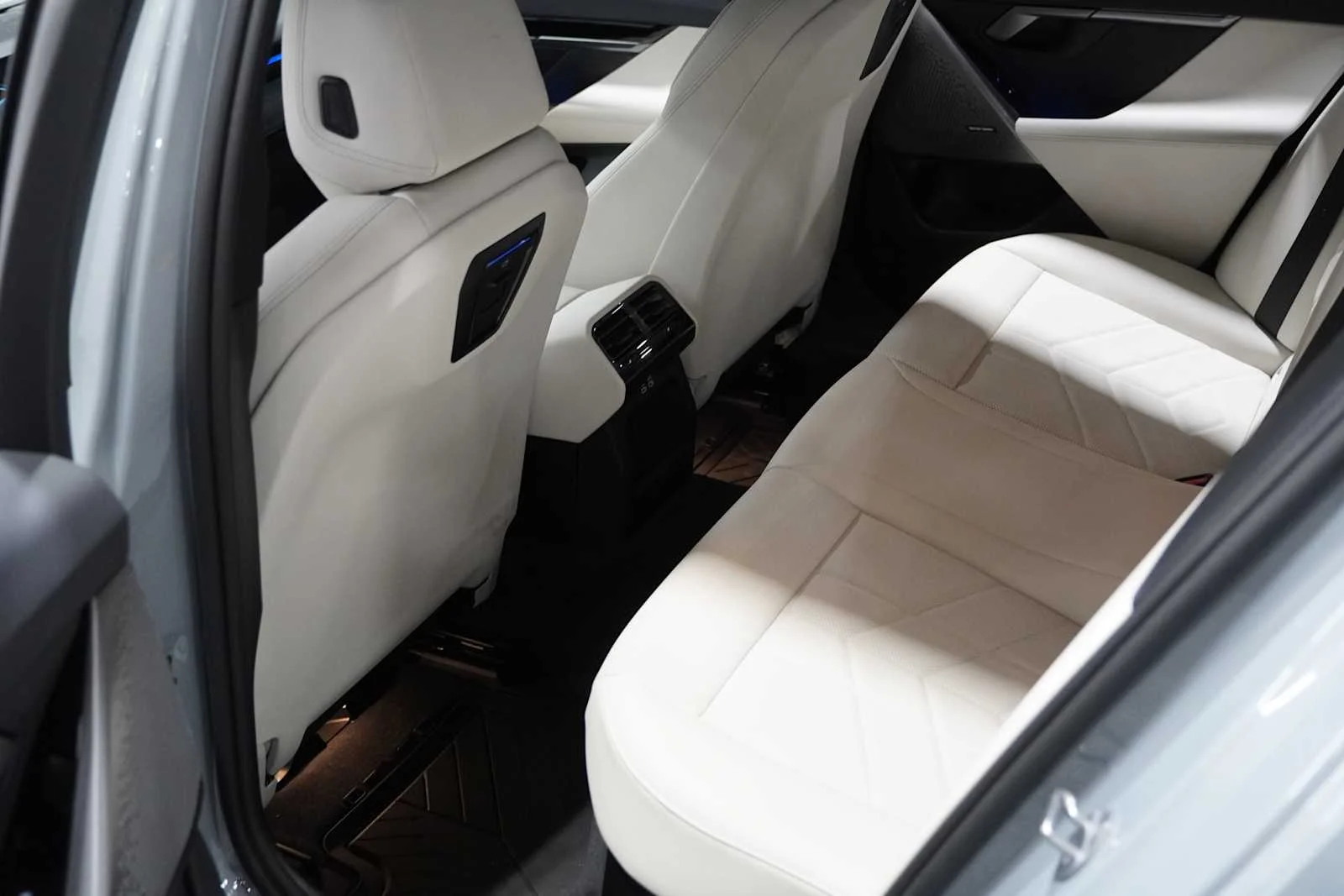 Used 2026 Brooklyn Grey Metallic BMW 530i xDrive image 22